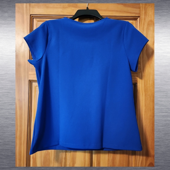 Liz Claiborne Women's Medium Bold Blue Textured Tee - Picture 2 of 4